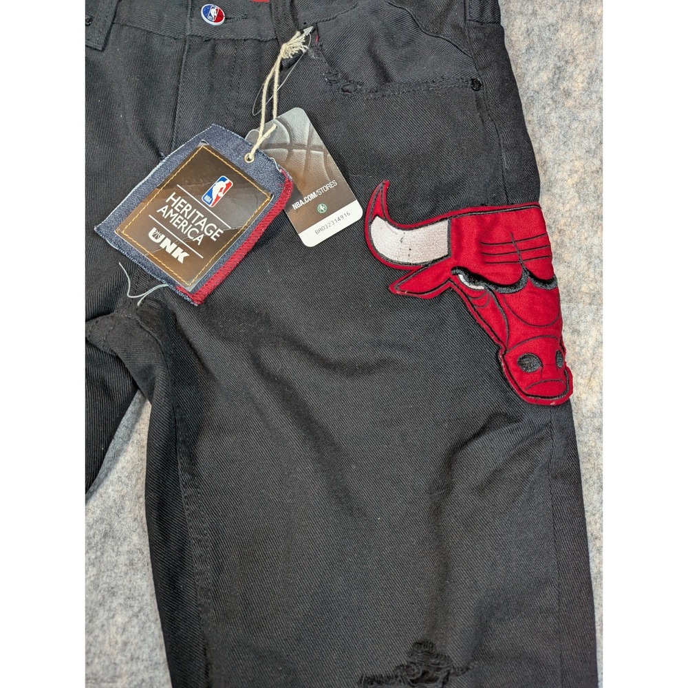 NBA UNK Mens Jeans Chicago Bulls Embroidered Y2K Shorts Black W34 Patches NWT - Picture 2 of 14